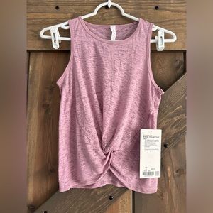 NEW WITH TAGS lilac women’s LULULEMON “breeze through” twist tank, size 2 (XS)